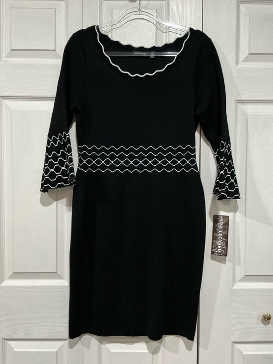 Nina Leonard Dresses & Skirts - 💙 NWT Nina Leonard Black White Knit Sweater Dress Scalloped Neckline Bell Sleeve